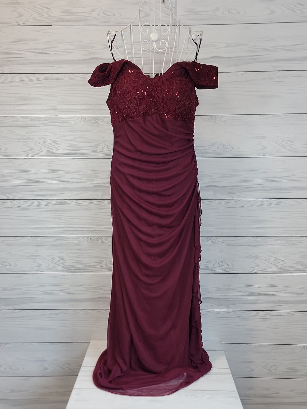 Betsy & Adam Off-Shoulder Burgundy Evening Gown Womens Size 10